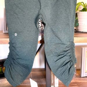 Lululemon tight crop pants. NWT.